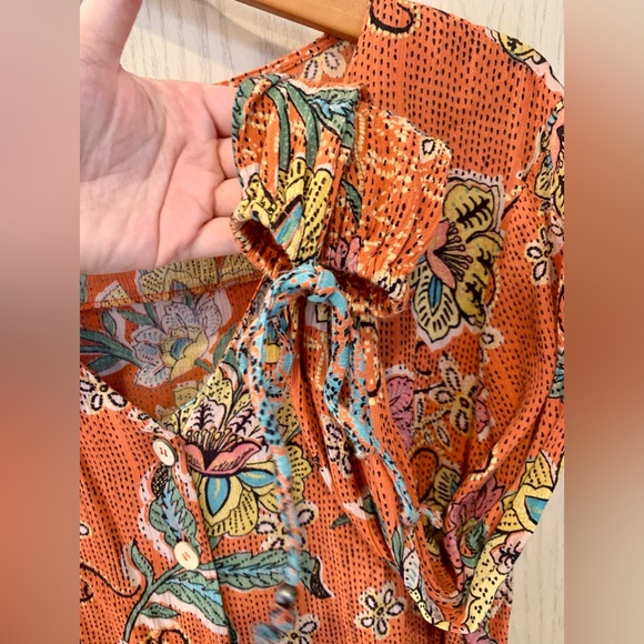 Willow & Root Floral Blouse - Picture 7 of 11